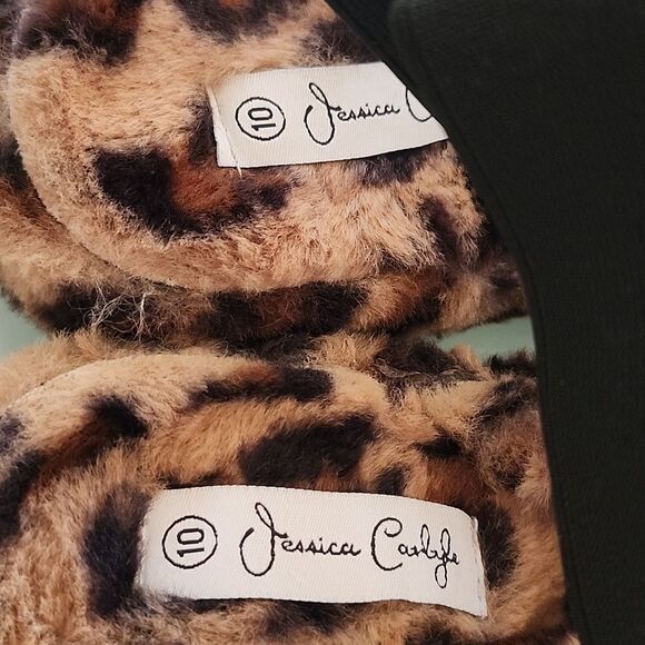 $5 With Any Bundle Of Two Other Items! Jessica Carlyle Fuzzy Sandals - Picture 4 of 5